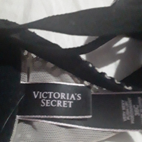 Victoria secert bra - Picture 3 of 3